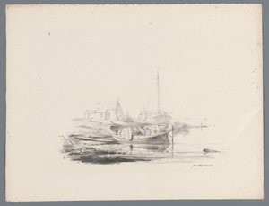 Zeilboot en roeiboten aan de waterkant
